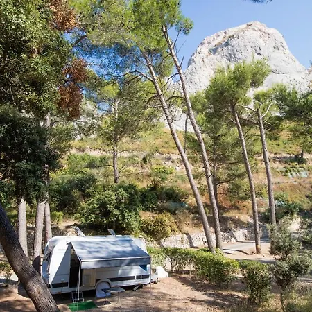 Camping De La Vallée Heureuse Orgon